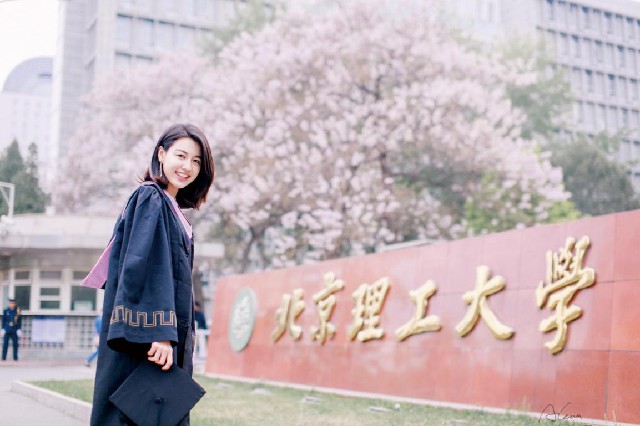 意昂平台校门